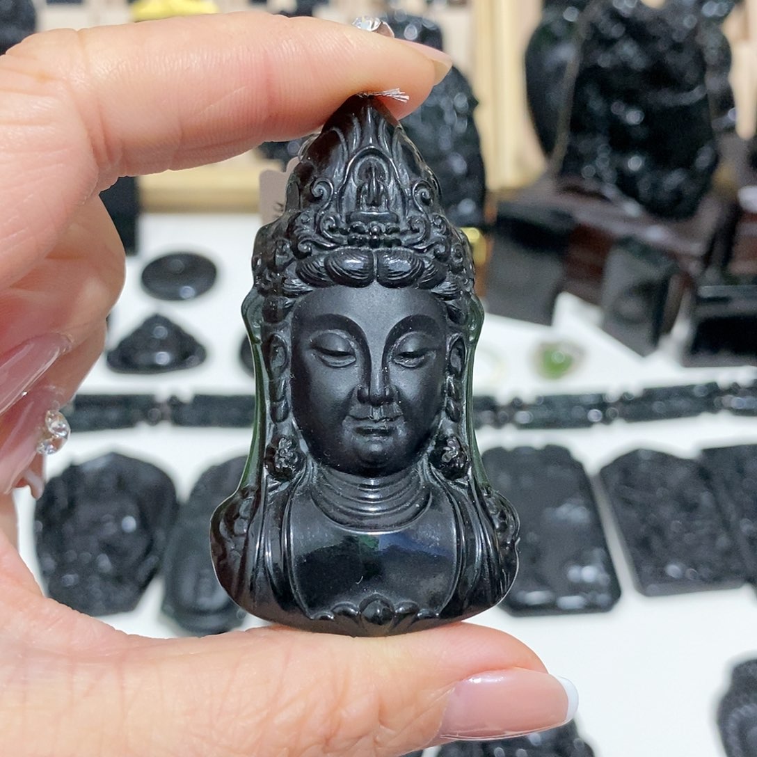 一***骄岫玉未镶嵌纯天然岫玉颈饰