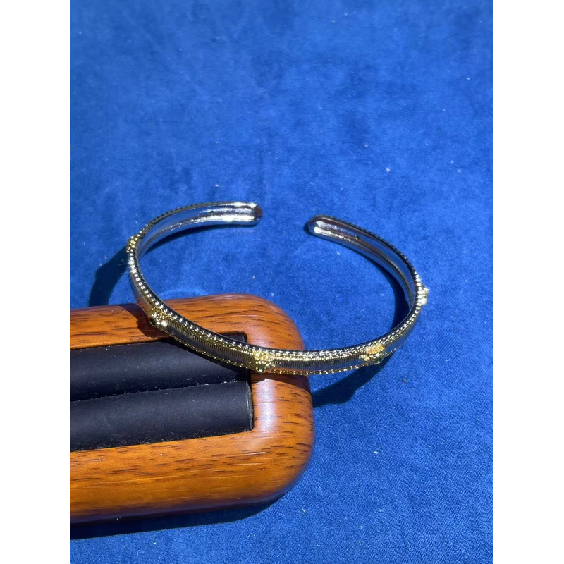 a1637双色开口手镯多样性发货