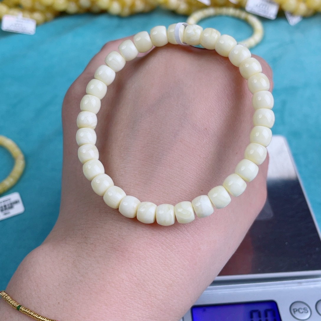 蜜蜡裸石未镶嵌蜜蜡38