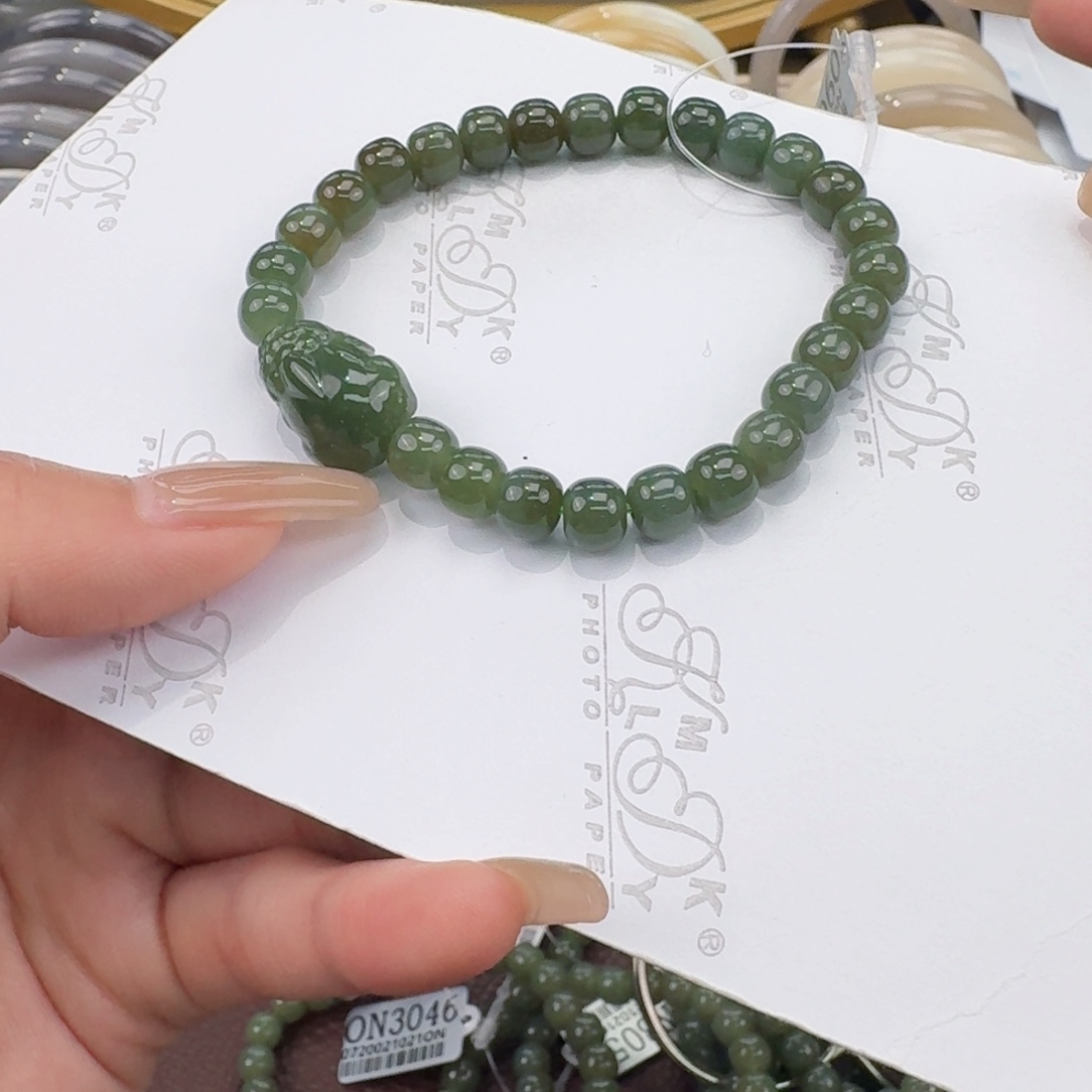 和田玉未镶嵌手镯