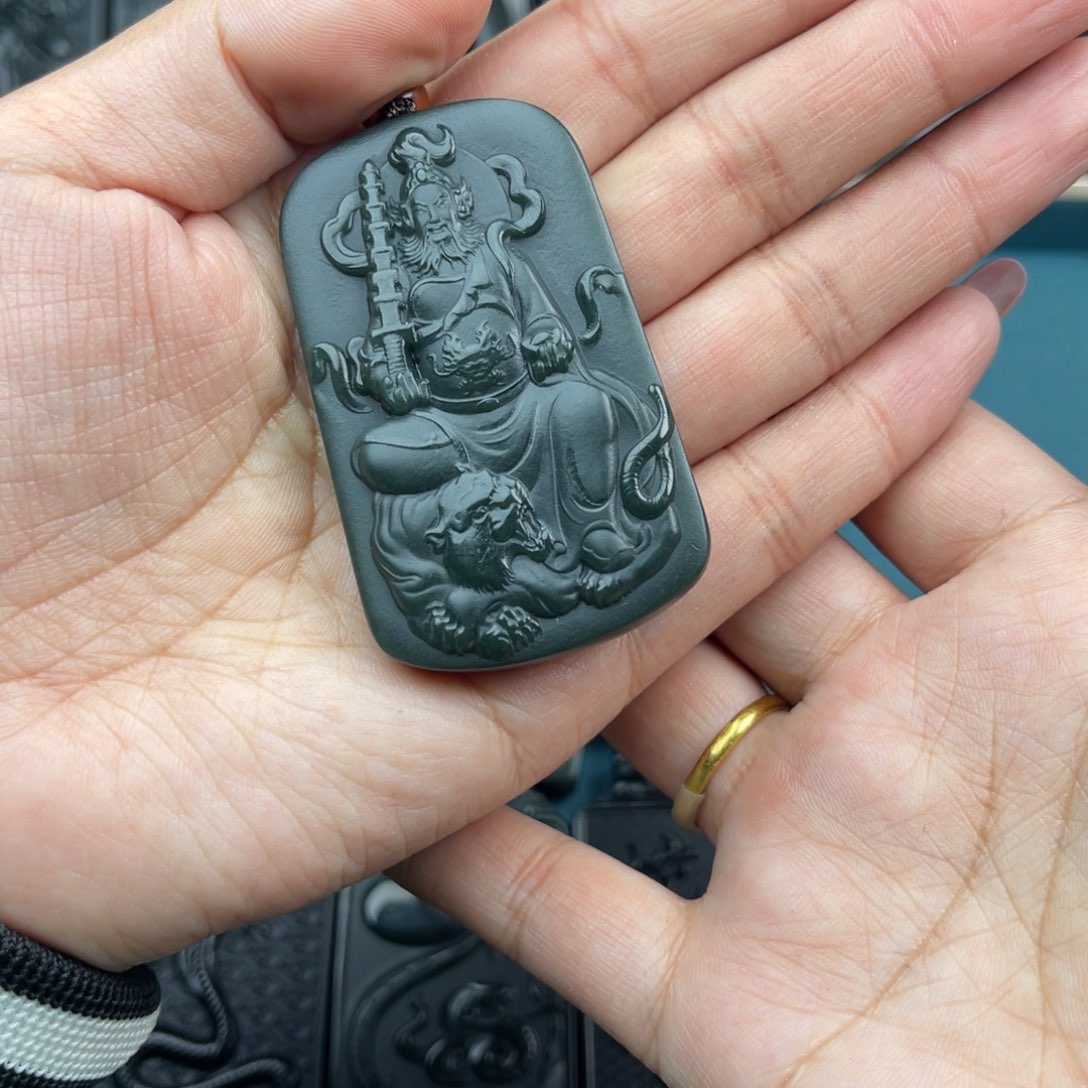 和田玉颈饰未镶嵌萨*多