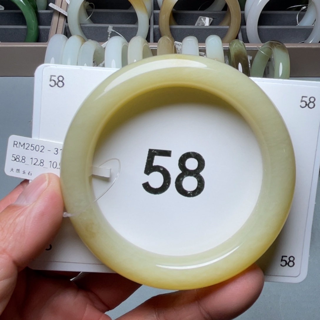 和田玉未镶嵌手镯