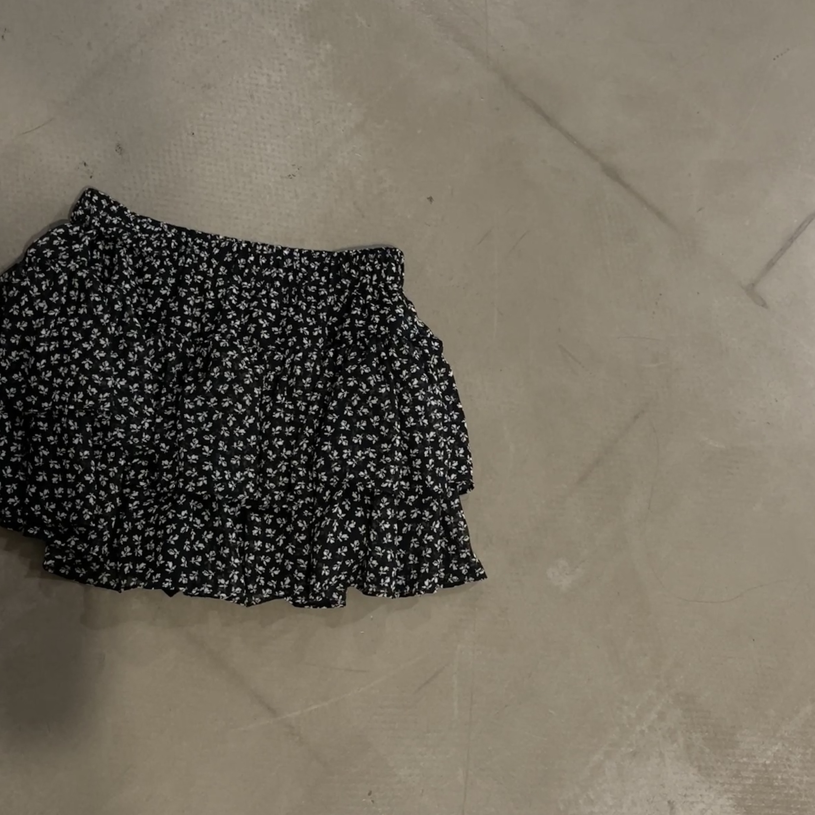 黑色小碎花蛋糕裙  3314