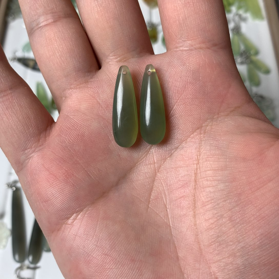 蛇纹石玉耳环未镶嵌