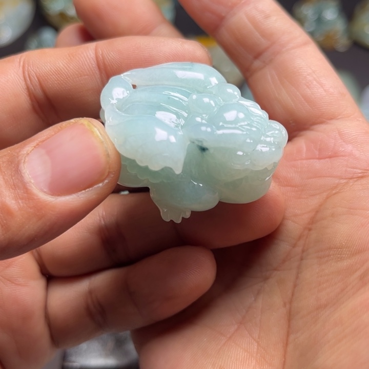 翡翠挂件未镶嵌貔貅