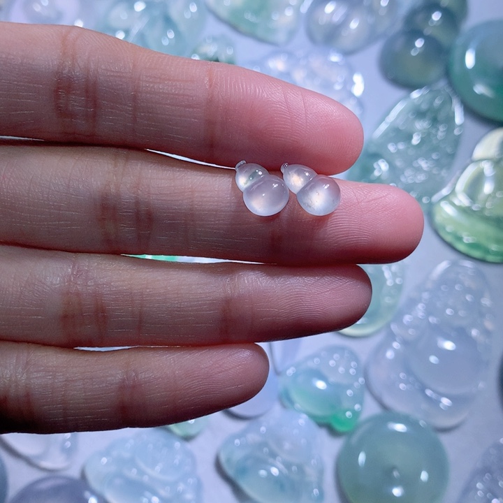 翡翠颈饰未镶嵌一对