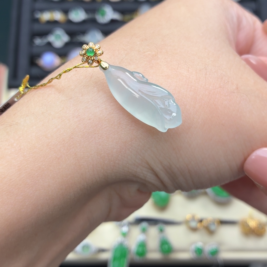 翡翠18K金镶嵌颈饰