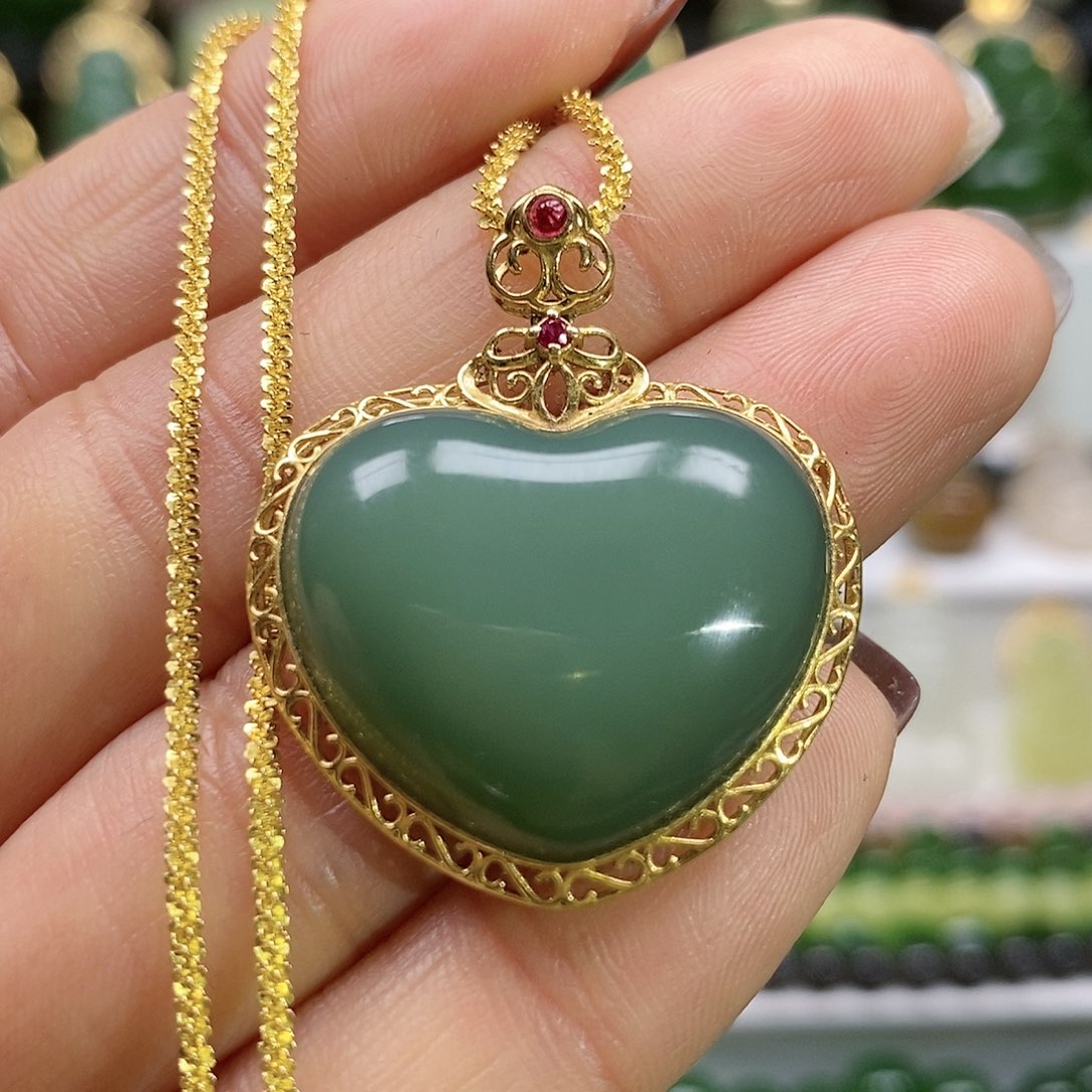 和田玉颈饰18K金镶嵌