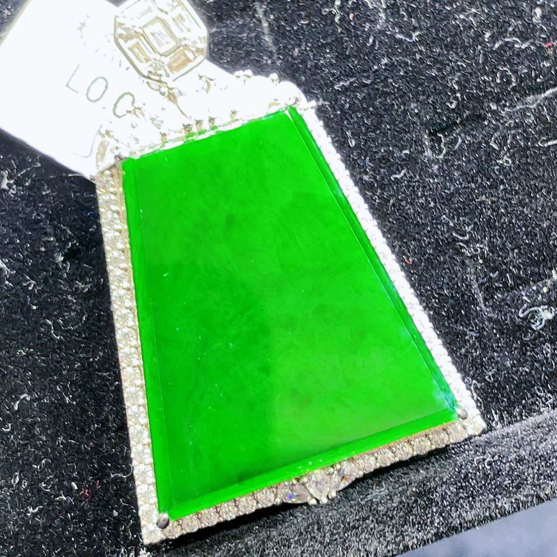 翡翠颈饰未镶嵌130，