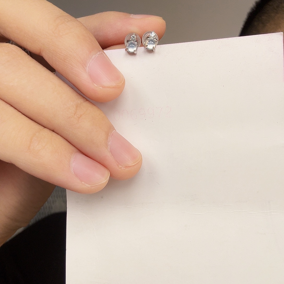 翡翠未镶嵌颈饰一对