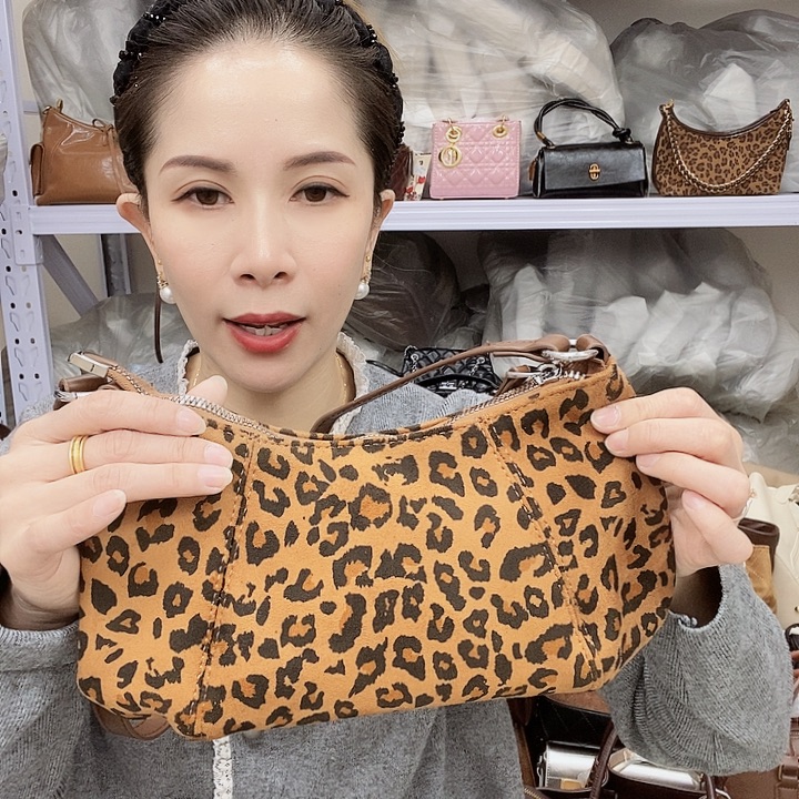 蚕丝小牛剖层皮革PU6611