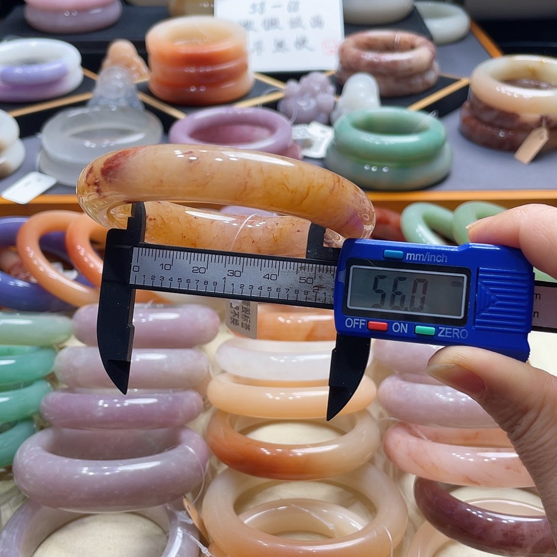 未镶嵌手镯石英岩玉