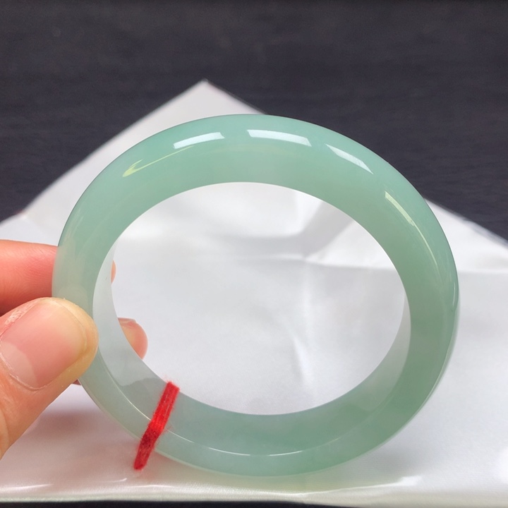 翡翠手镯未镶嵌55圈