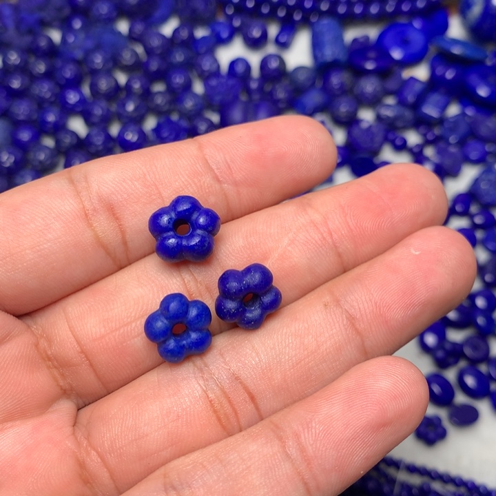 地****青金石未镶嵌有钱花