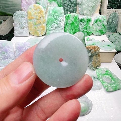 翡翠颈饰未镶嵌翡翠