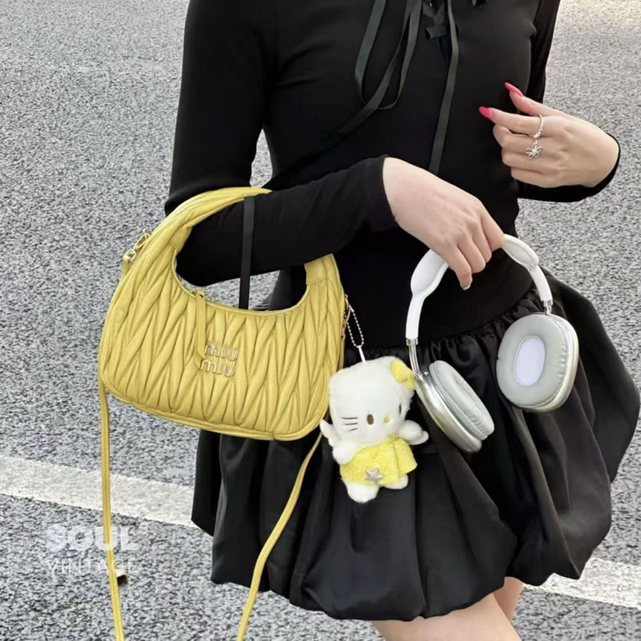 95新 MIU MIU/缪缪 fl66黄色褶皱羊皮Wanderhobo腋下包/646196099