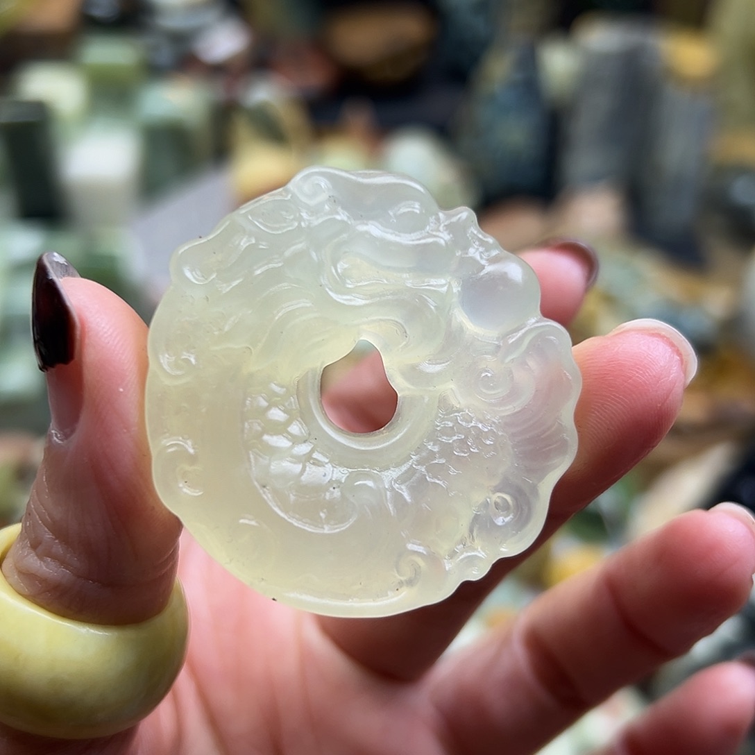 岫玉未镶嵌颈饰岫玉龙扣