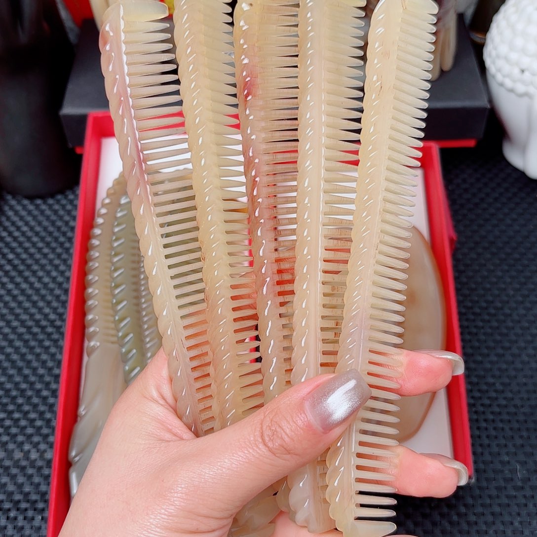 纯手工制作纯牛角梳子