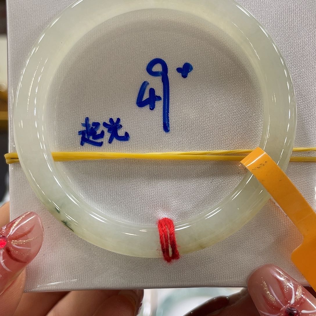 翡翠手镯未镶嵌翡翠手镯