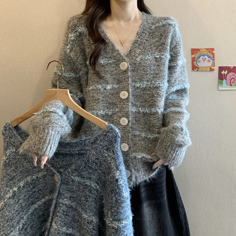 实大码女装慵懒风条纹V领高级毛衣外套胖妹妹法式遮肚洋气针织衫