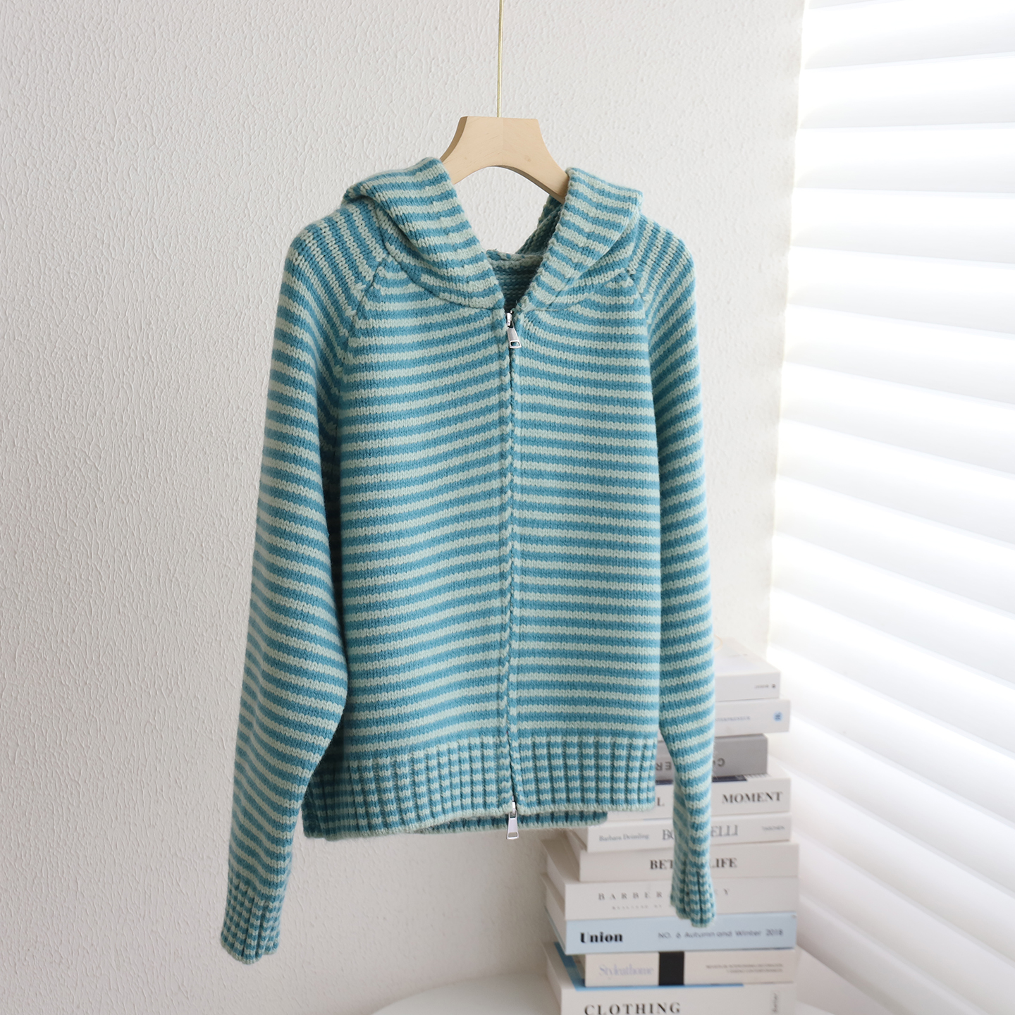 韩系连帽条纹毛衣外套女2025秋冬新款宽松显瘦长袖针织开衫上衣潮