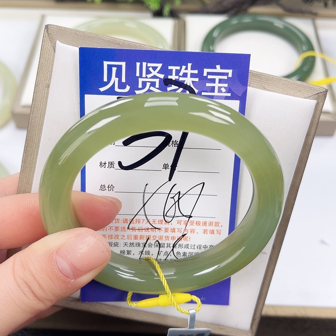 和田玉手镯未镶嵌