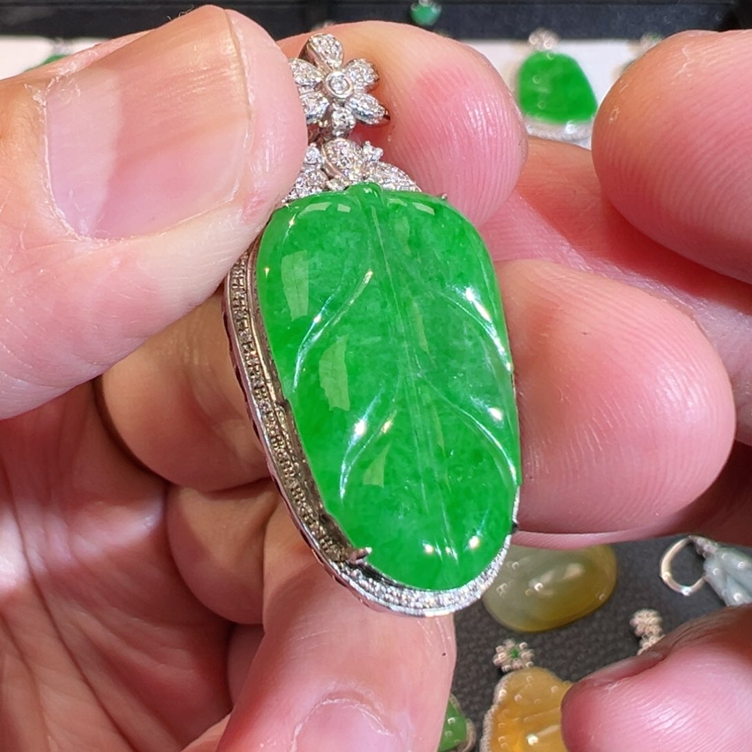 【闪购商品】翡翠吊坠(不含链)18K金镶嵌