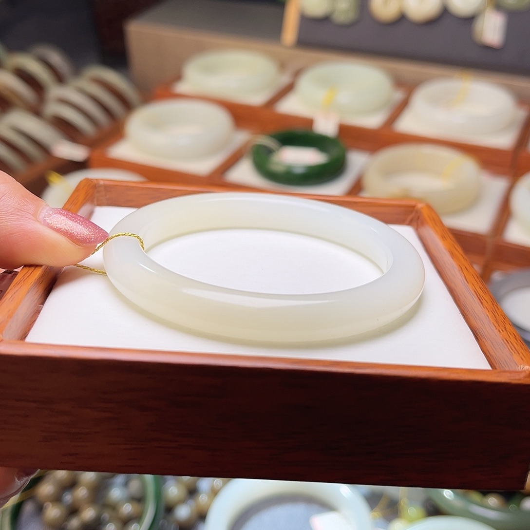 和田玉未镶嵌手镯56.6