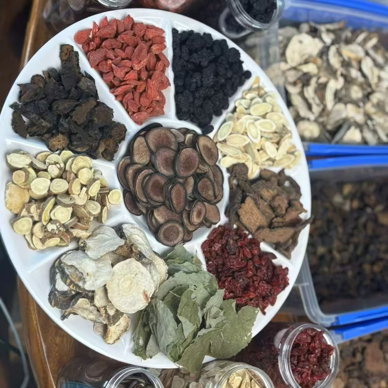 鹿茸片，红枸杞，黑桑葚,等八种材料