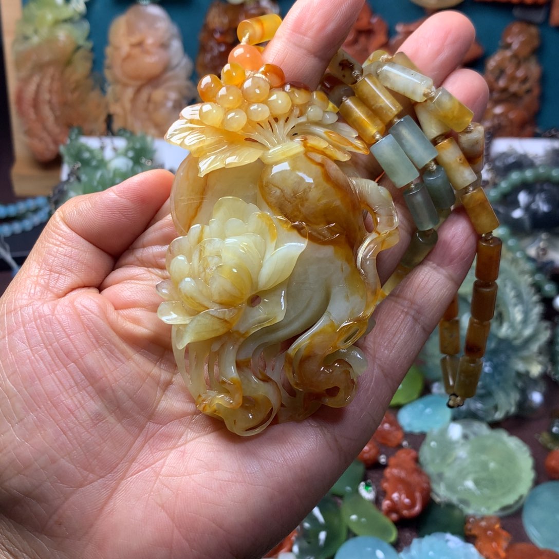 蛇纹石玉未镶嵌挂坠