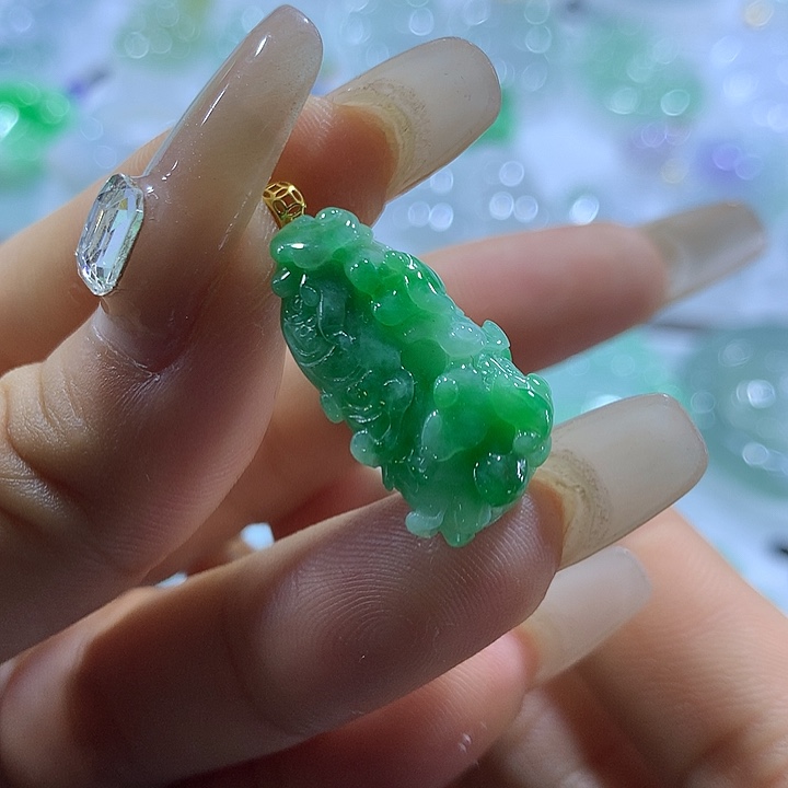 翡翠18K金镶嵌颈饰天然翡翠A货吊坠