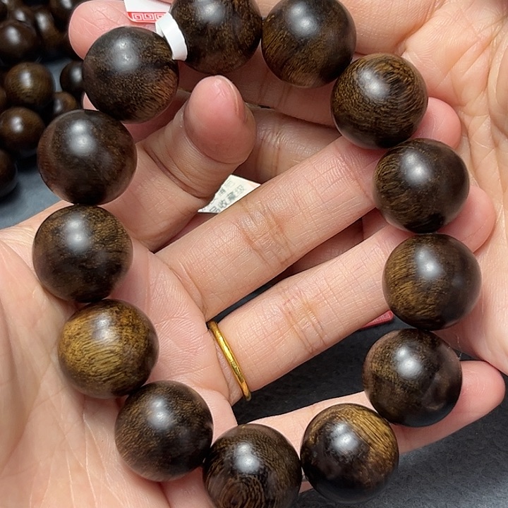 沉香手串白棋留疤