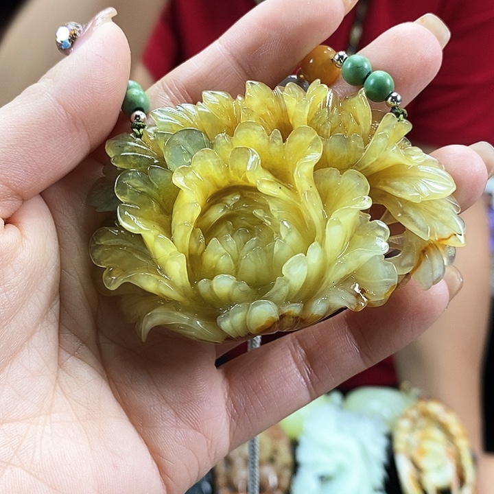 蛇纹石玉吊坠未镶嵌