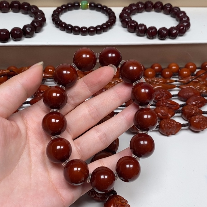 不****橄榄核雕刻工艺的发展