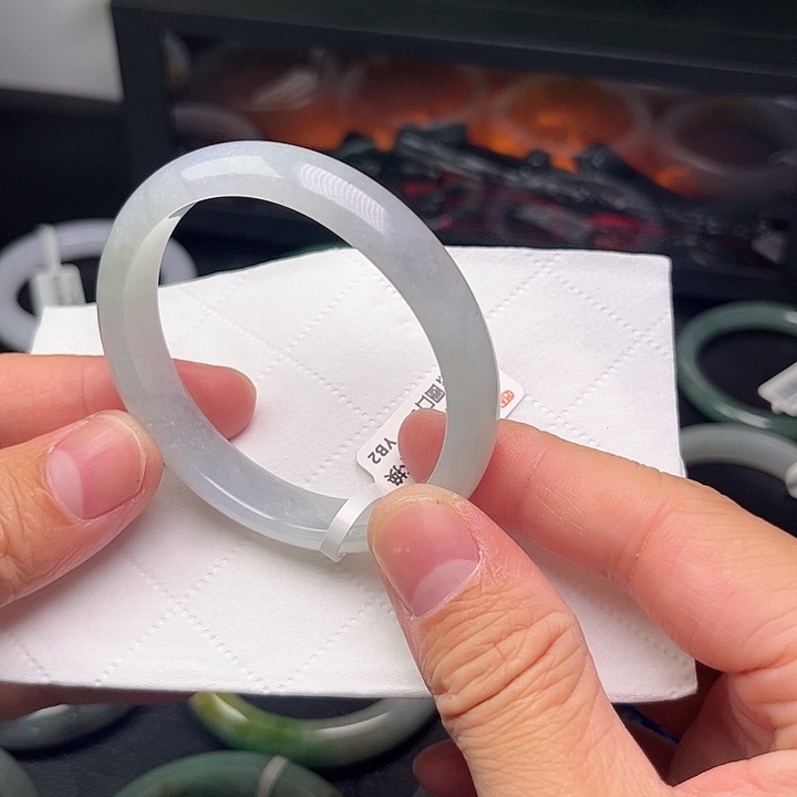 翡翠未镶嵌手镯手镯