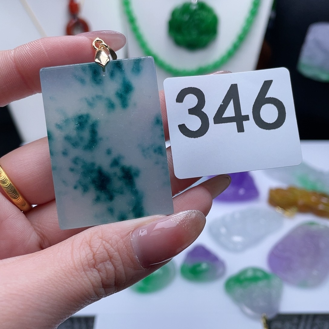 翡翠吊坠(赠链)未镶嵌