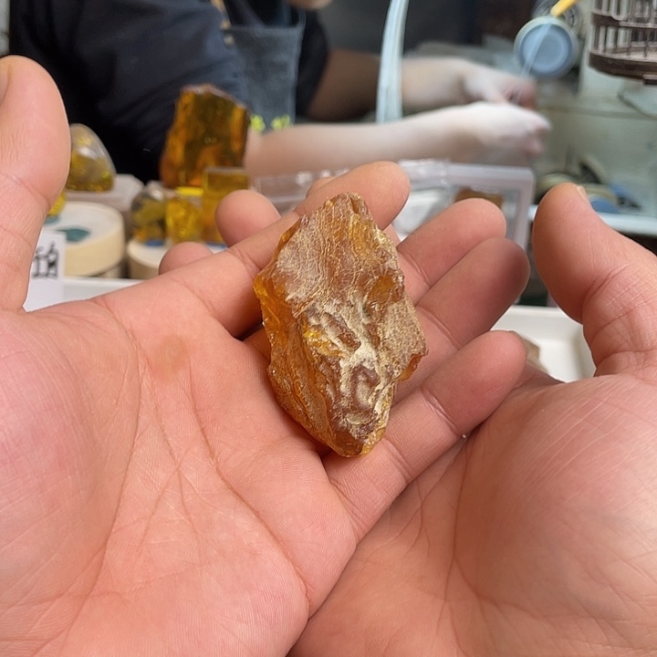 晴***月定制琥珀未镶嵌天然琥珀蜜蜡