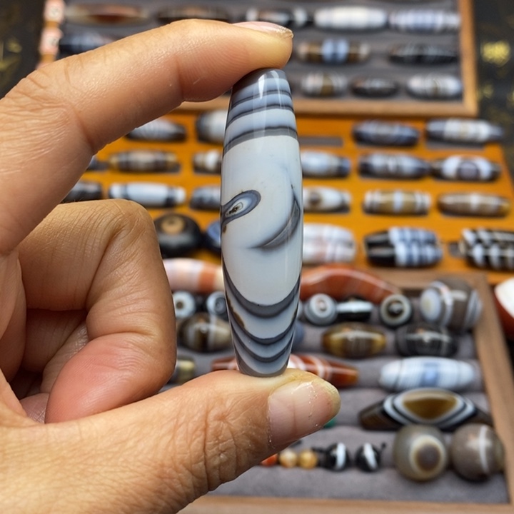 玛瑙/玉髓颈饰未镶嵌孤**者