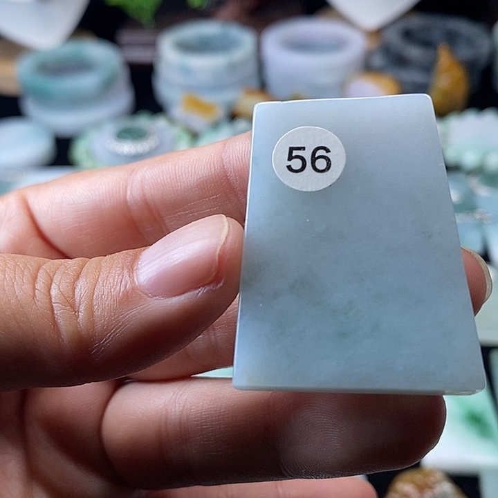 翡翠挂件未镶嵌翡翠的