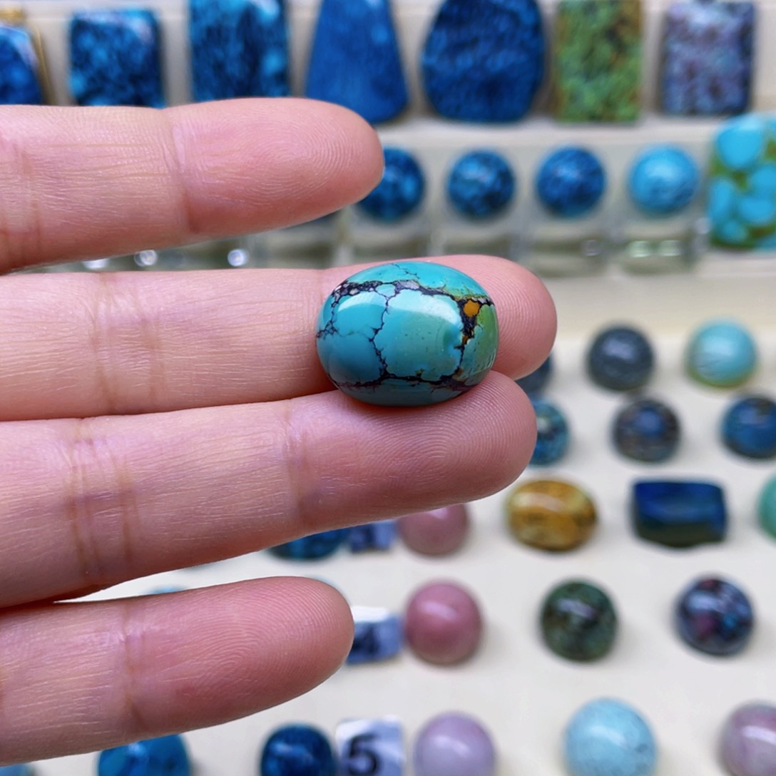 绿松石未镶嵌颈饰