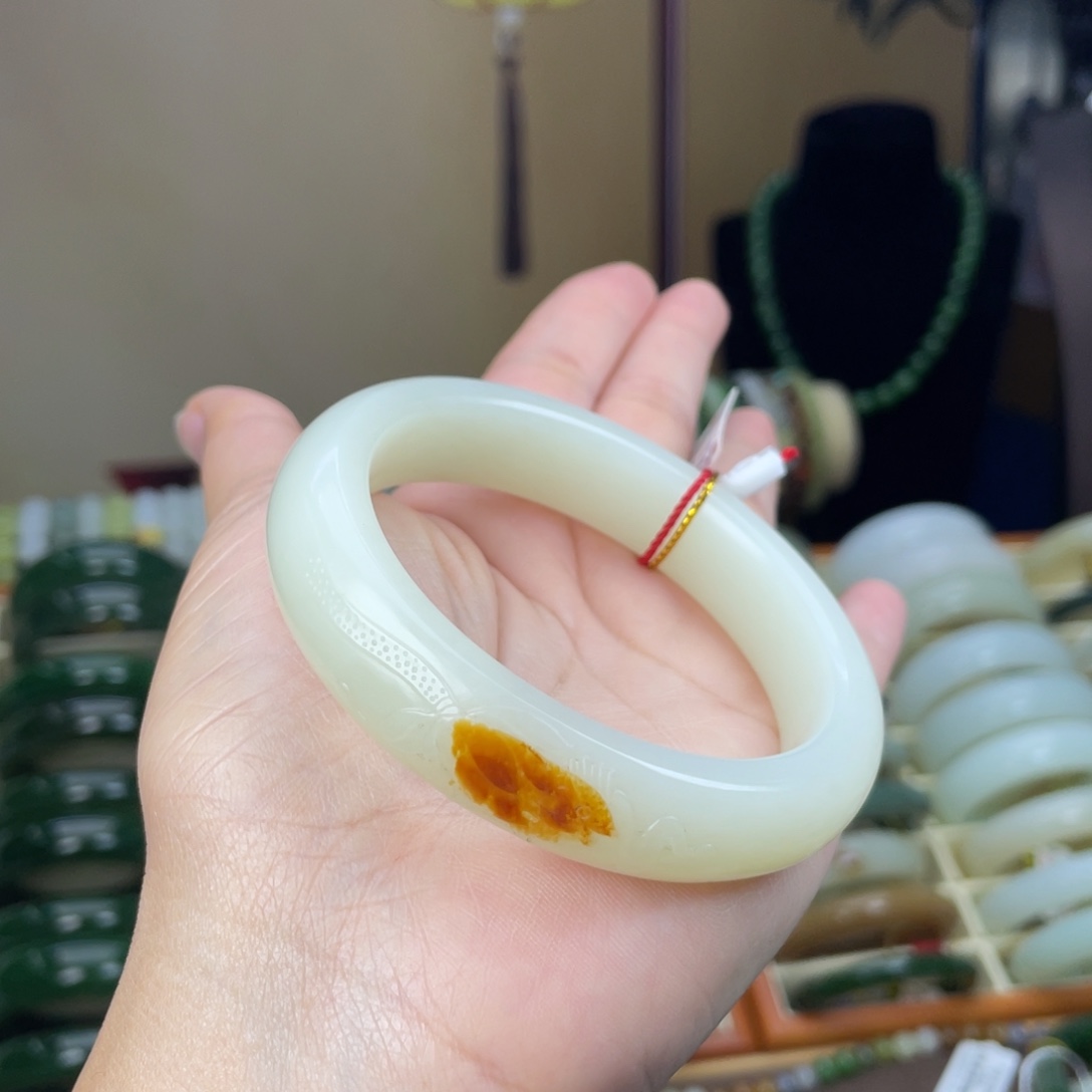 和田玉未镶嵌手镯