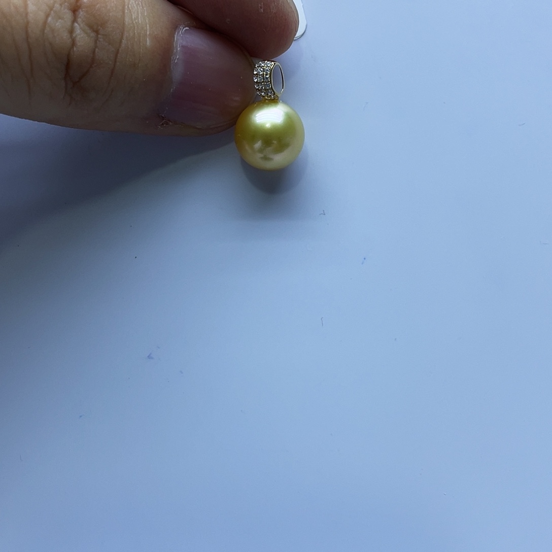 18K金镶嵌海水珍珠颈饰