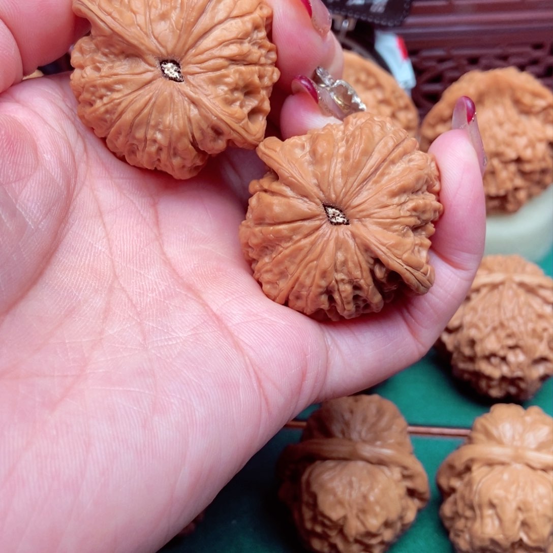 文玩核桃吊坠顺**易血麒麟