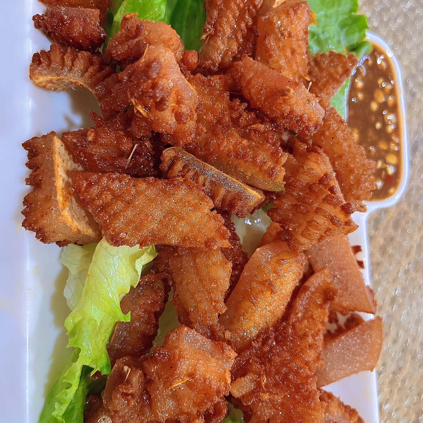 傣味腌菜膏炸猪皮