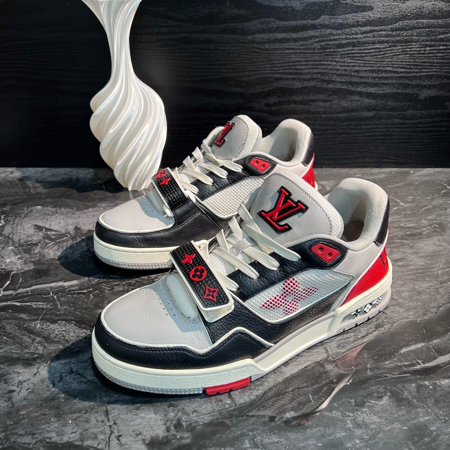 95新 LouisVuitton/路易威登 41.5码/黑红魔术贴Trainer板鞋