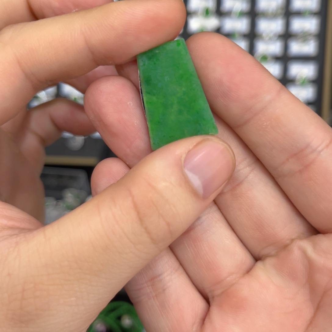 翡翠戒指未镶嵌简****卿翡翠无事牌