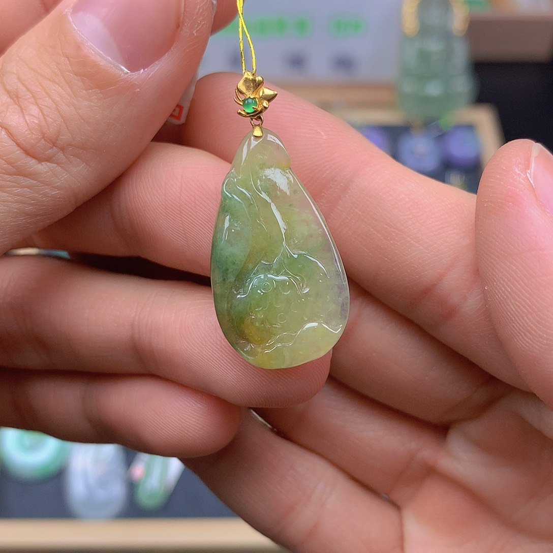 翡翠颈饰18K金镶嵌翡翠