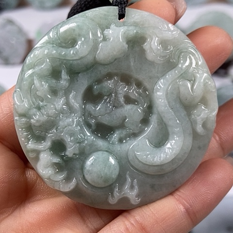 翡翠颈饰未镶嵌龙马精神两面工