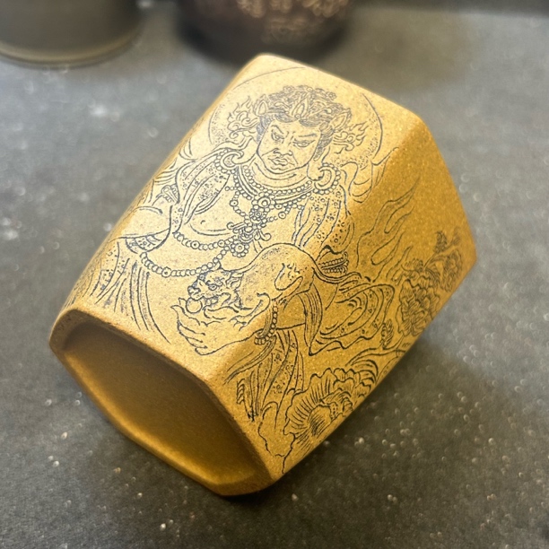 全手工精品刻绘六方黄金段紫砂主人杯