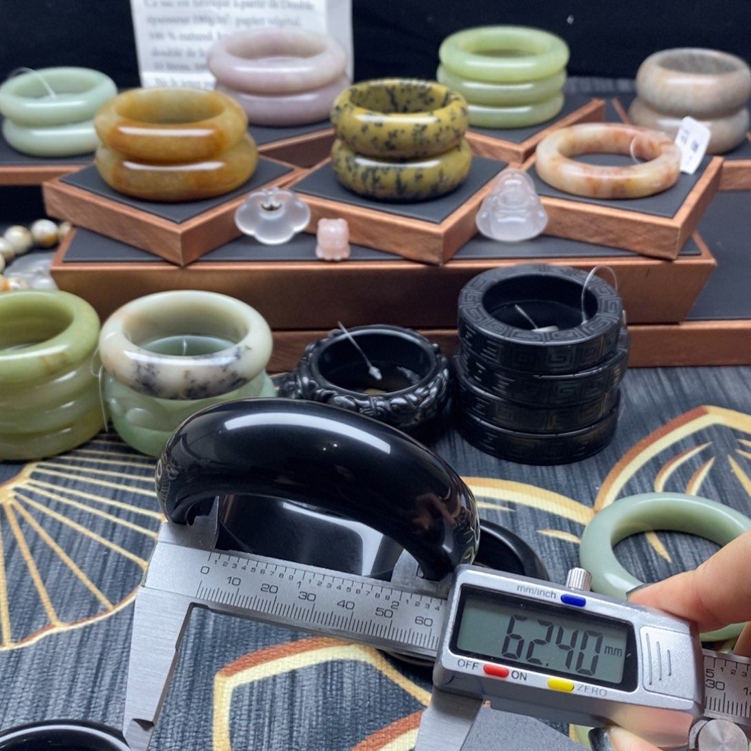 石英质玉未镶嵌手镯